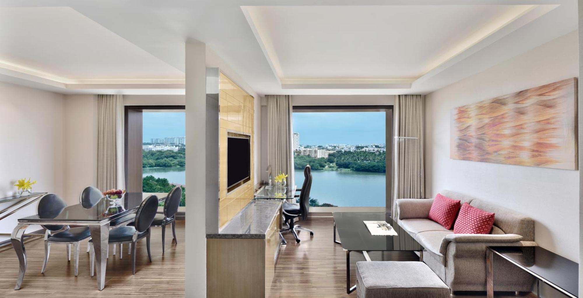 Courtyard By Marriott Bengaluru Hebbal Hotel Kültér fotó