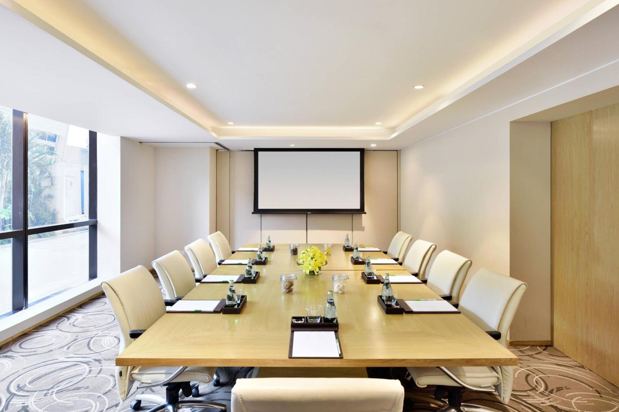 Courtyard By Marriott Bengaluru Hebbal Hotel Kültér fotó