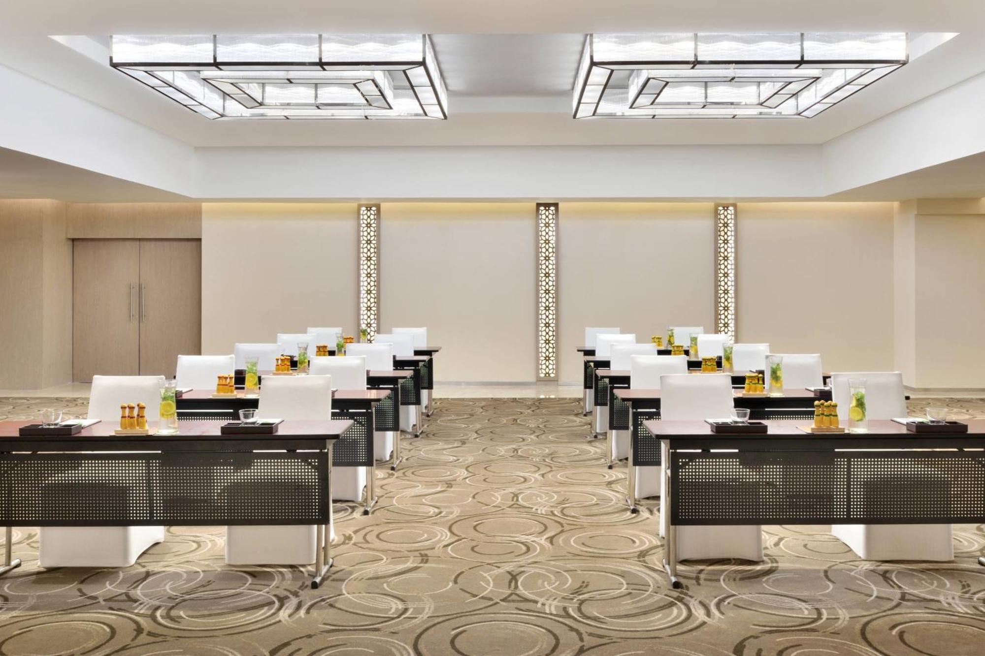 Courtyard By Marriott Bengaluru Hebbal Hotel Kültér fotó