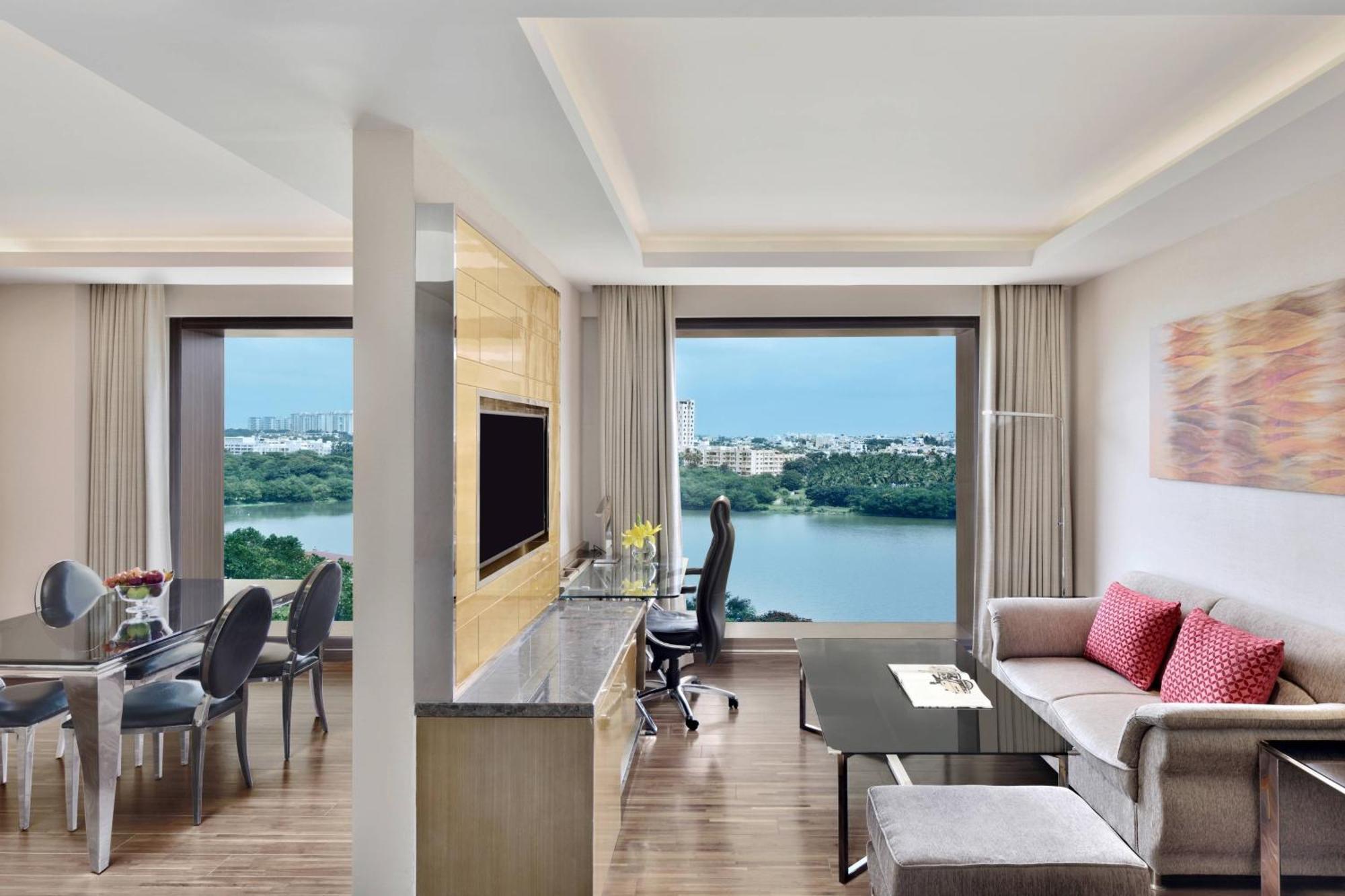 Courtyard By Marriott Bengaluru Hebbal Hotel Kültér fotó