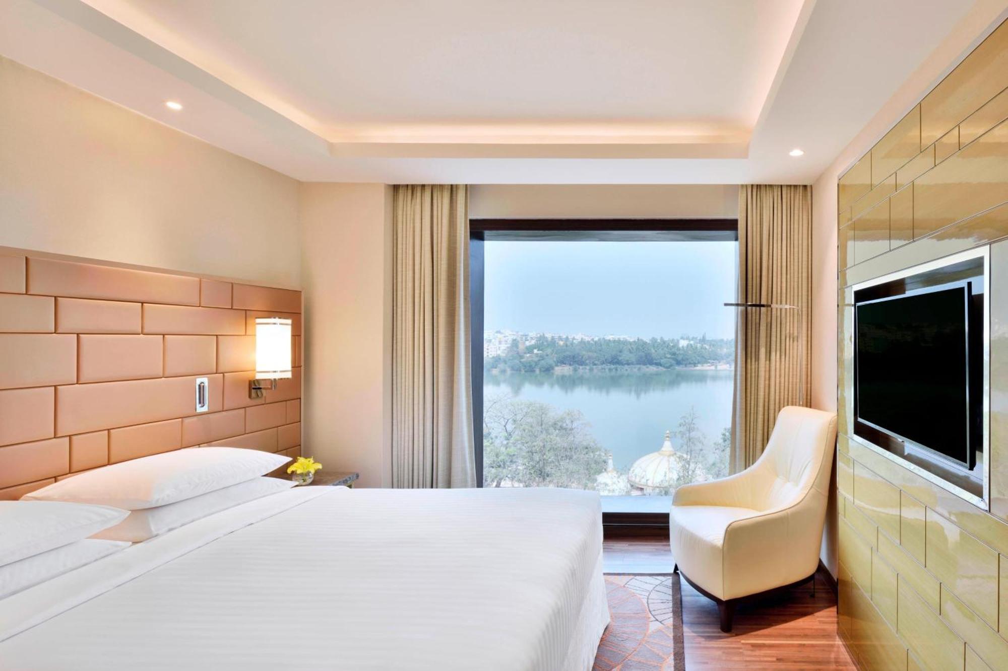 Courtyard By Marriott Bengaluru Hebbal Hotel Kültér fotó