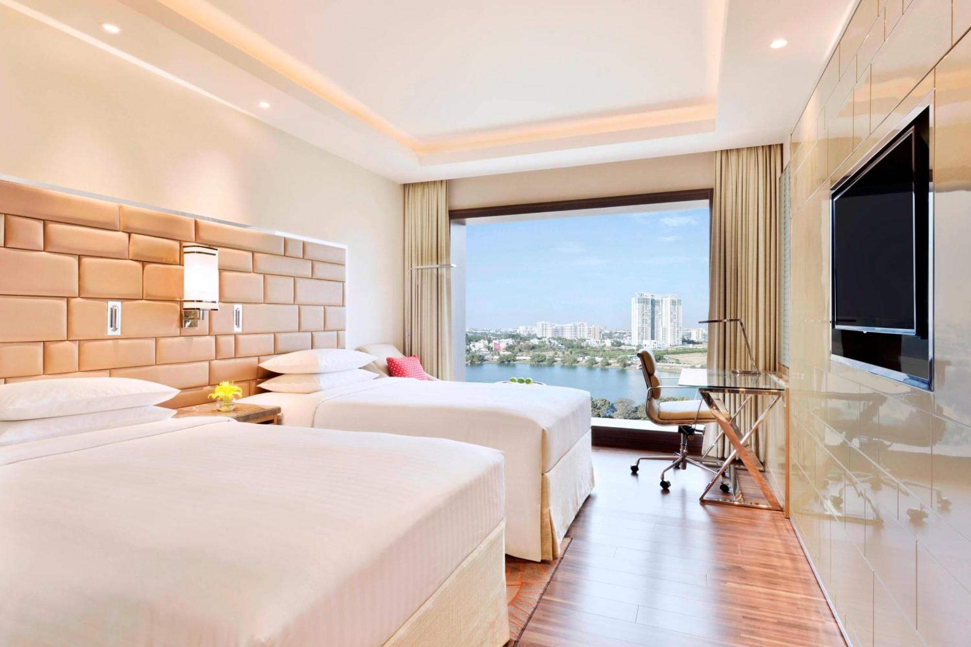 Courtyard By Marriott Bengaluru Hebbal Hotel Kültér fotó